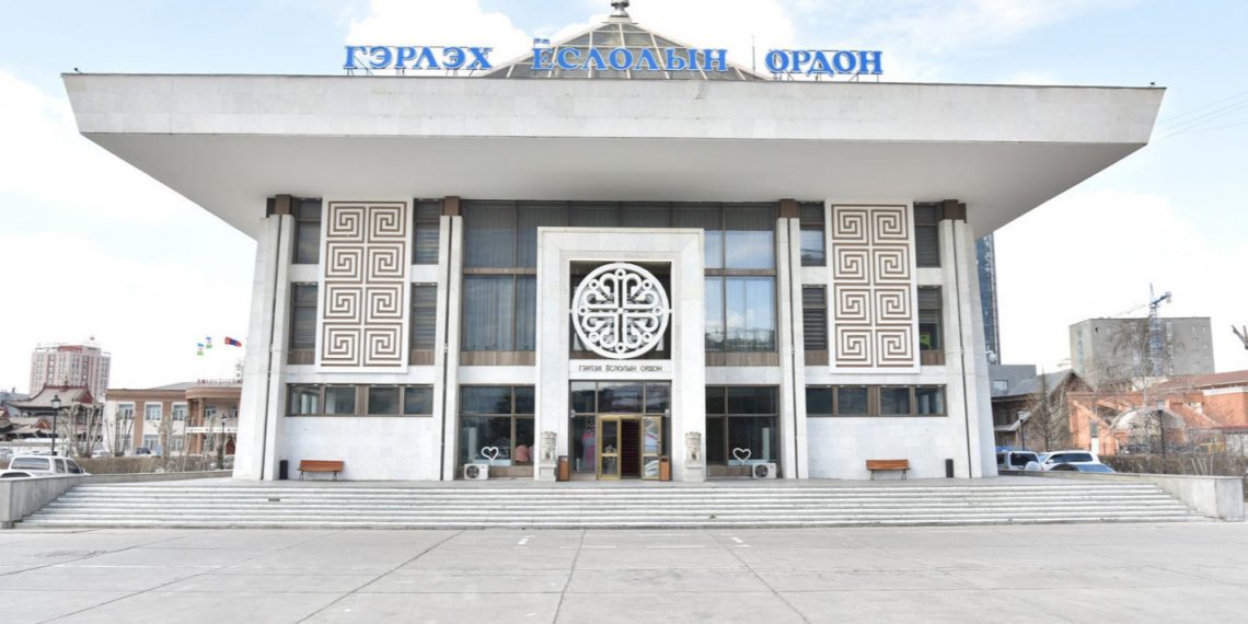 Гэрлэх ёслолын ордонд өнөөдөр эхний хос шөнийн 03.00 цагт хуримлажээ