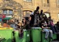 Францад сурагчдын жагсаал улам ширүүсчээ