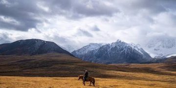 Энэ аравдугаар сар ихэнх нутгаар олон жилийн дундажаас дулаан байна